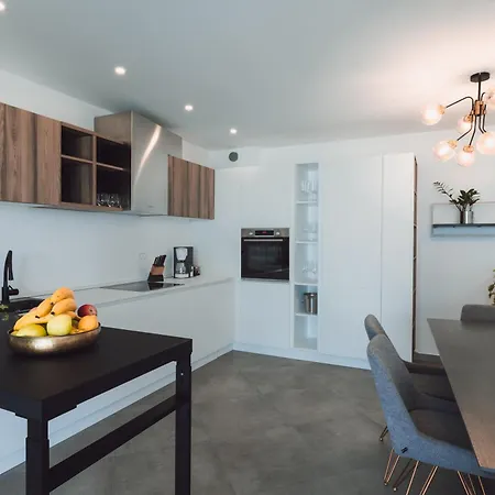 Citrin - New With Amazing Sea View, Big Terrace And Shared Pool Makarska