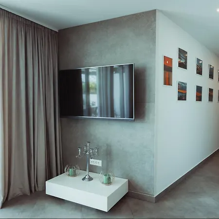 Apartment Citrin - New With Amazing Sea View, Big Terrace And Shared Pool Makarska